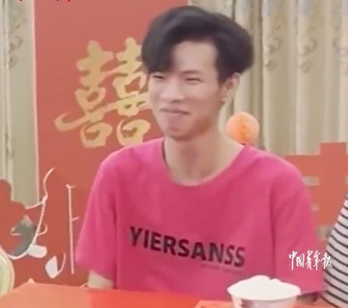 姐姐出嫁分家饭上弟弟嘴角比AK还难压 网友：如果能忍住谁会笑场