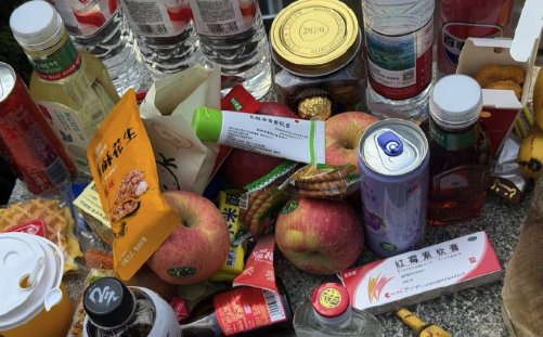 徐达墓开放 有人献上红霉素软膏