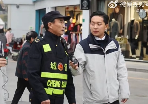 小伙15岁辍学打工 现在是新闻主播