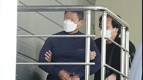 韩国博主在法院前直播时被杀 直播中突发悲剧