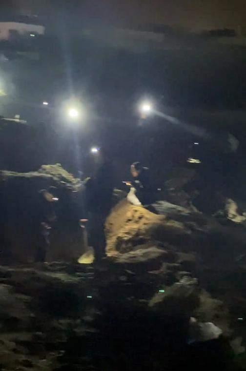 網(wǎng)傳上海一老宅發(fā)現(xiàn)銀元 現(xiàn)場挖掘引發(fā)關注