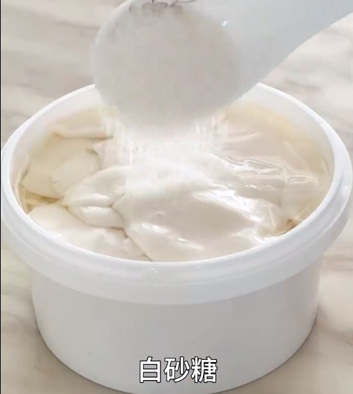 晨光里的豆花之爭永不停歇,！早餐你愛甜豆花還是咸豆花
