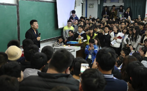 张雪峰公司婚假最多有3星期，会给结婚员工发红包