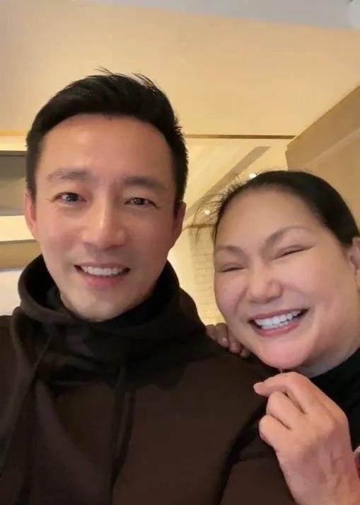 黄子佼爆料完被送医，吴宗宪称将起诉，大小S经纪人辟谣传闻