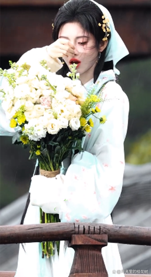 《月鳞绮纪》鞠婧祎麻花辫造型亮眼 清新脱俗获赞