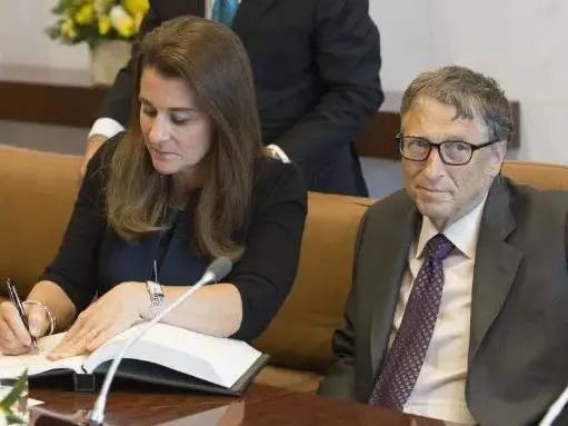 晚报|老师致学生皮骨分离 印度老人火化女儿跳火堆