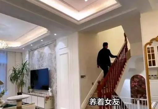 男子欠1.7亿巨债仍住豪宅养女友家中搜出大量奢侈品 此前名下仅有5万元可执行资产