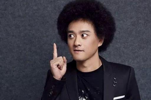 赵英俊离世后病房响起《小红花》未婚妻默默送别