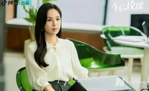 李若彤主演短剧收视率吊打多部热剧 59岁再创荧屏辉煌