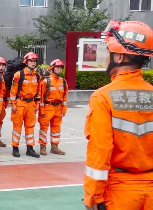 四川泸定6.8级地震已致7人遇难 武警官兵紧急救援