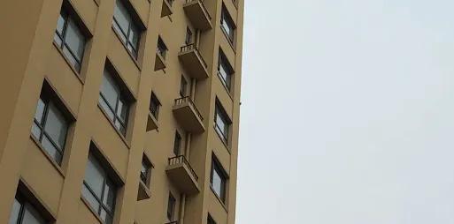 女子崩溃投诉装修噪音扰民