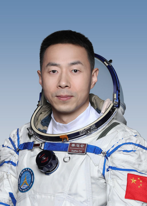 逐梦苍穹真英雄——记神舟十四号航天员