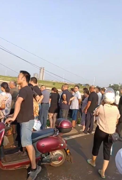 湖南岳阳一女子跳河自杀，两名施救者溺亡