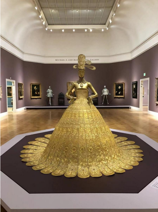 “大金”礼服（图片来源：旧金山美术博物馆）