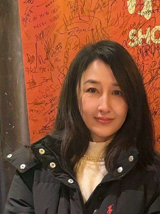 关咏荷笑起来好明媚 笑脸点亮全网怀旧温情