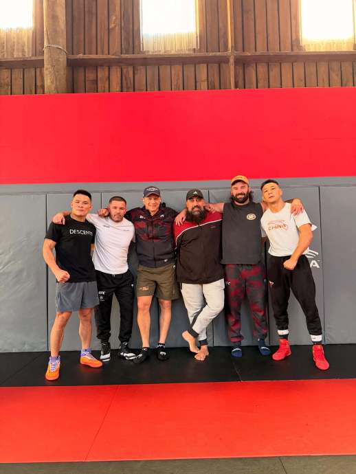 朱康杰UFC首秀失利 37秒的残酷教育