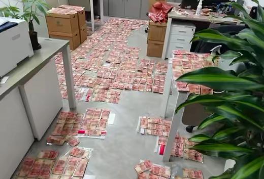男子半月忘关窗10万现金泡水发霉 银行巧手挽回损失