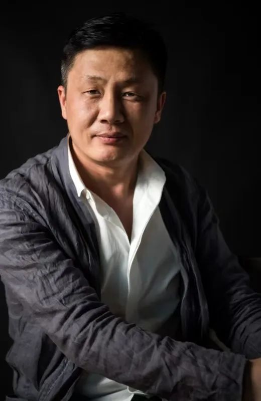 “世象心研——杨晓刚绘画艺术展(济南站)”昨日在济南市美术馆开幕