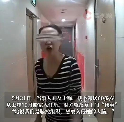 女子多次持刀砍鄰居家門 警方介入 疑似精神疾病患者