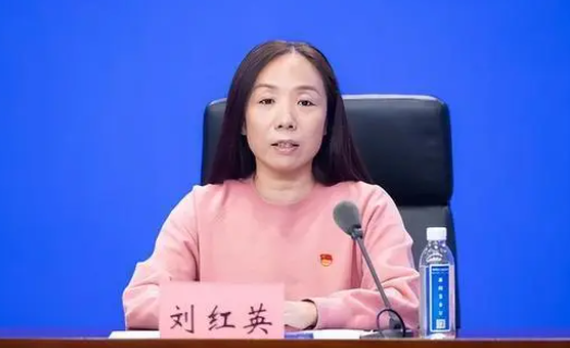 官方辟谣错过女儿成人礼书记开公司:同名非同一人_新闻频道_中华网