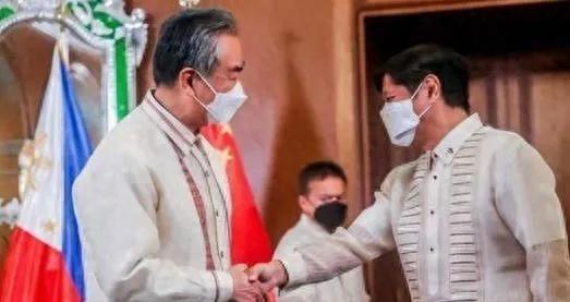 馬科斯為何出賣國家和美國達(dá)成協(xié)議 無奈的讓步