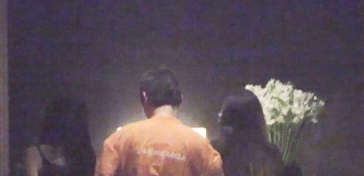 王思聪带两个美女玩剧本杀，至凌晨2点一起回酒店.