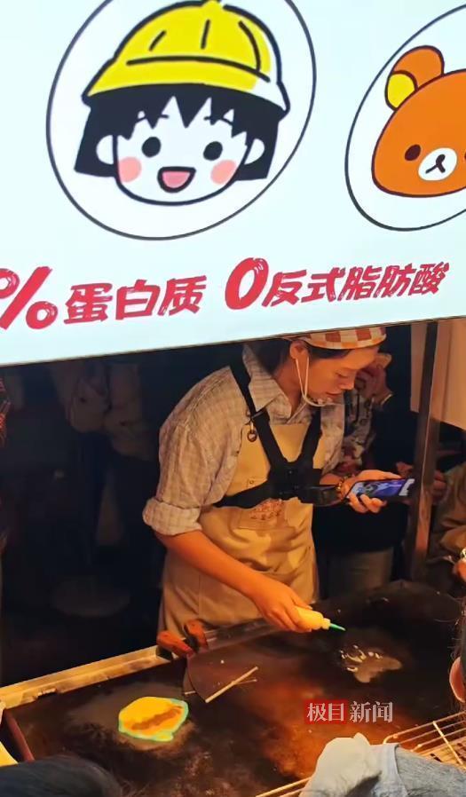 煎饼摊走红:顾客排5小时舍不得吃 创意美食成新宠