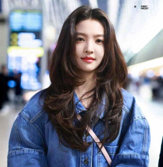 章若楠启航参加巴黎时装周