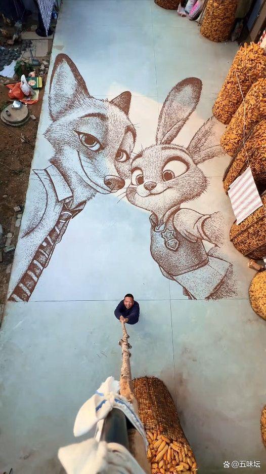 農(nóng)戶用糧食畫《瘋狂動物城》巨幅海報 創(chuàng)意致敬票房佳績