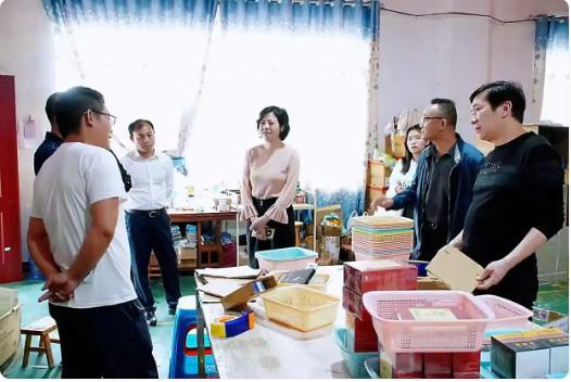 女局长被指出轨多人 当地成立调查组 私生活乱象曝光