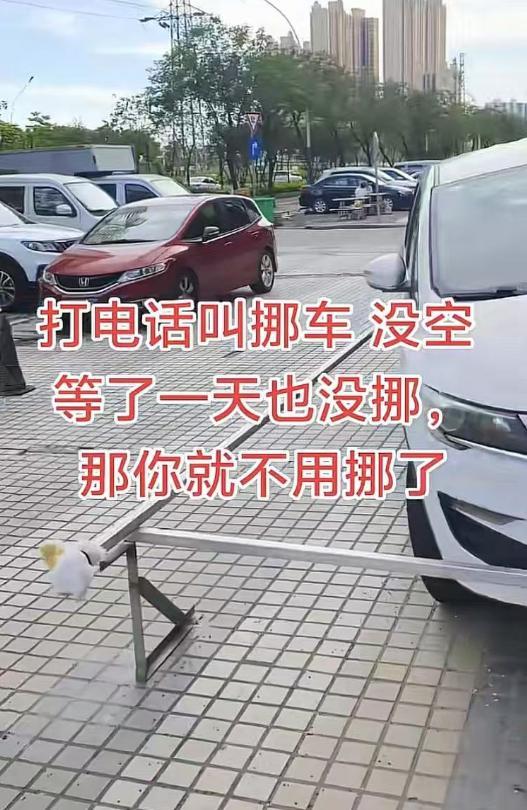 打電話車主不愿挪車 老板電焊封堵 深夜自行切開逃離