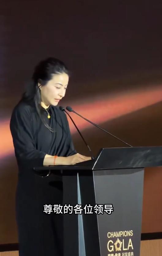 邓亚萍郭晶晶同框了 体育明星齐聚晚宴