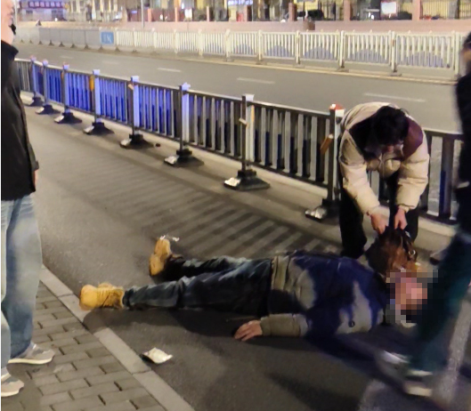 街头突发意外！淄博志愿者暖心施救，点亮文明城市底色