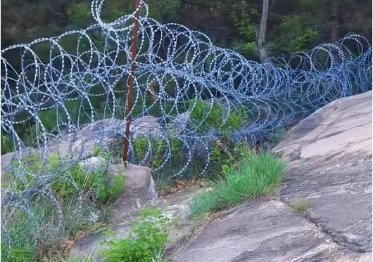 媒体评泰山“铁网围山” 引发安全与生态争议
