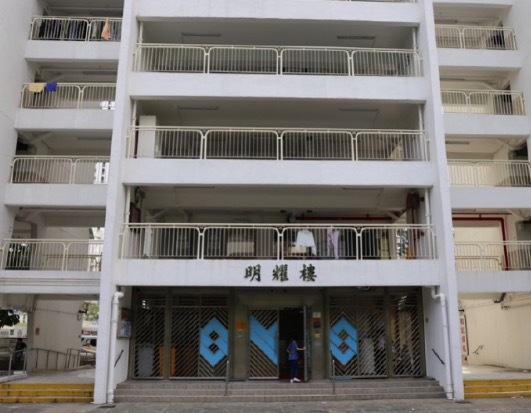 61岁香港男子坠楼身亡！警方披露死者生前因儿子升学与家人发生争执