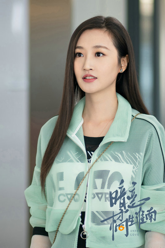 《暗恋橘生淮南》开播热度爆棚 胡一天胡冰卿初遇“爷青回”刷屏