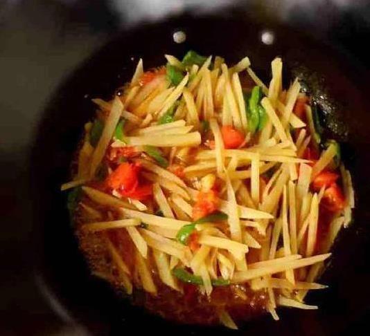 炒土豆丝放醋还是糖？3个小技巧，家常菜也能惊艳味蕾