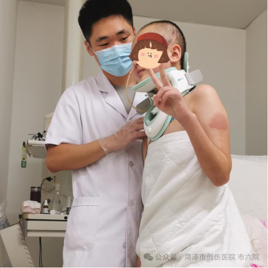 车祸重伤女孩160天后站起来了 重生的勇气温暖人心