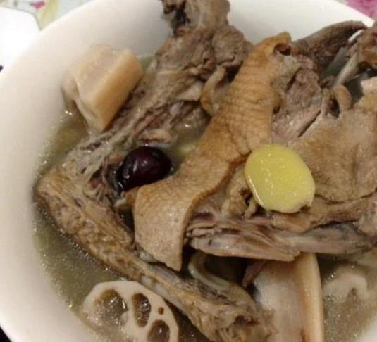 夏天汗流浃背，这汤比牛肉便宜，滋补却翻倍？