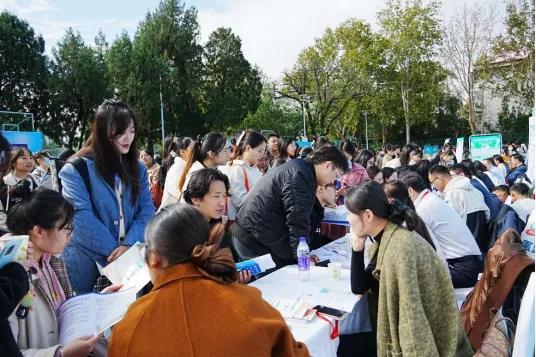 毕业即就业!2025届就业率最好的6个专业,高考生必选!