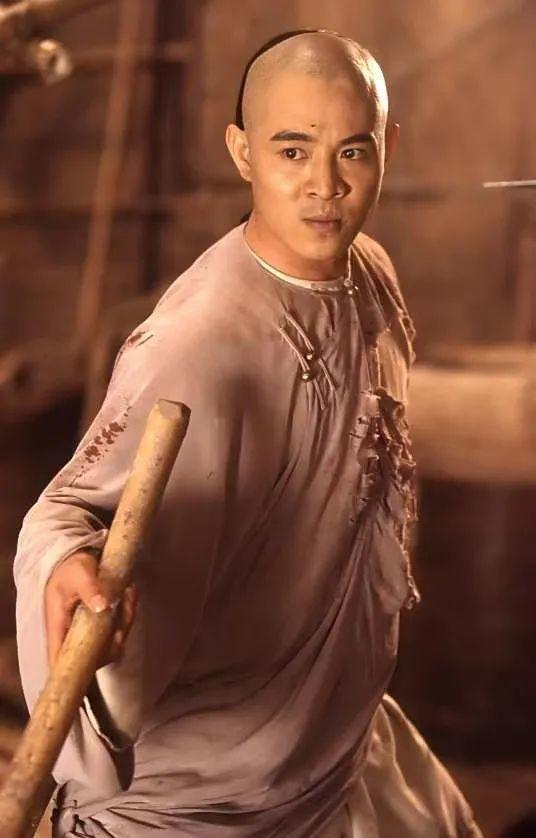 李连杰讲述病情：生日时发现颈部肿块 手术后确认良性