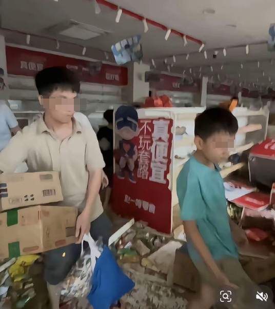 赵一鸣回应个别门店物资遭哄抢 水灾期间物资被抢引发关注