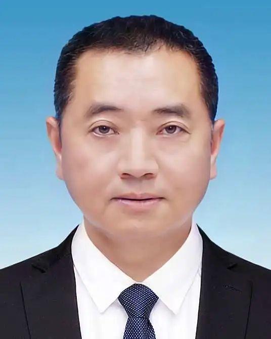 “一把手”在上班时间外出打牌 违纪行为曝光