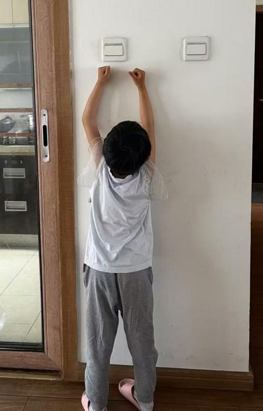 5歲男孩骨折后胳膊被“銹住” 康復(fù)治療助其恢復(fù)功能