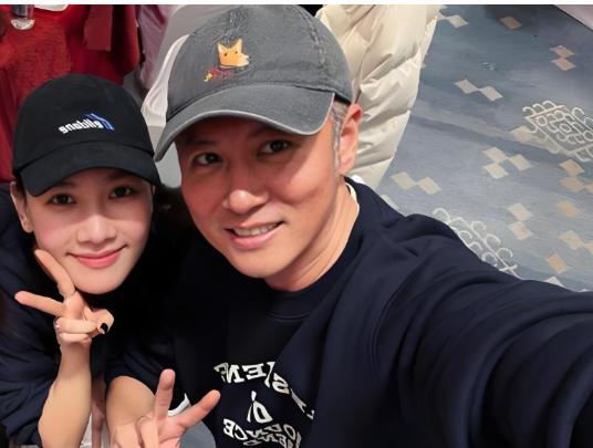 任重亲女儿脚丫 硬核宠女冲上热搜