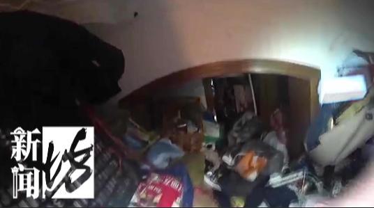 男子囤垃圾10年女兒曾住垃圾山 鄰居苦不堪言
