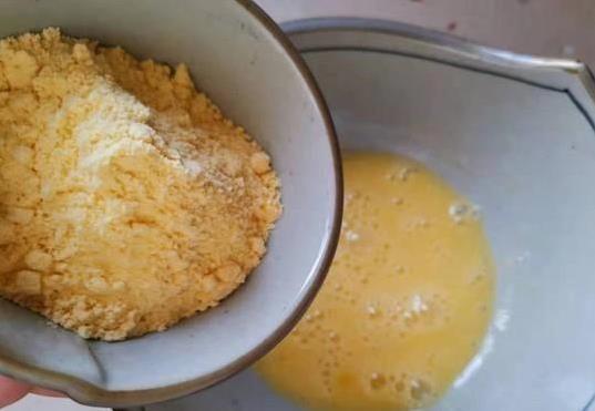 早餐吃啥犯愁？奶香玉米饼10分钟搞定，比面包健康又好吃！