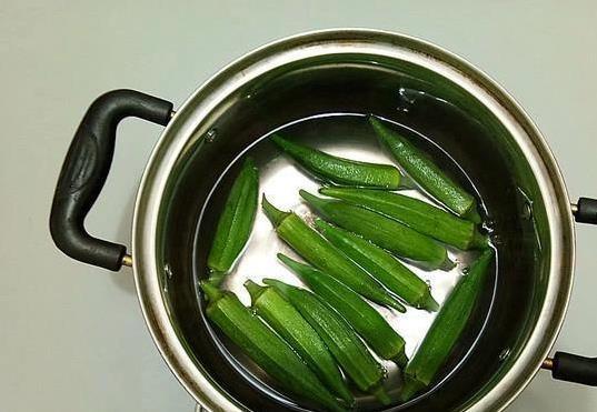 牛肉秋葵一锅炒，10分钟上桌，孩子吃完还想再来盘！