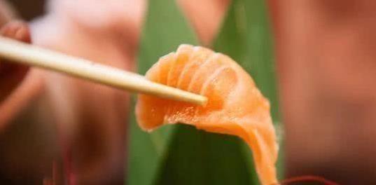 自助餐省钱又吃爽，4种贵菜必夹满，你pick哪款？