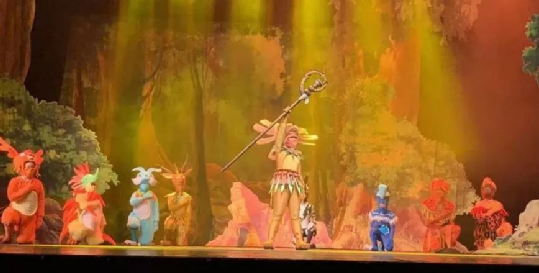 半岛棋牌去山东省会大剧院重温经典儿童音乐剧《狮子王》让“爱”在孩子们心中绽放(图8)
